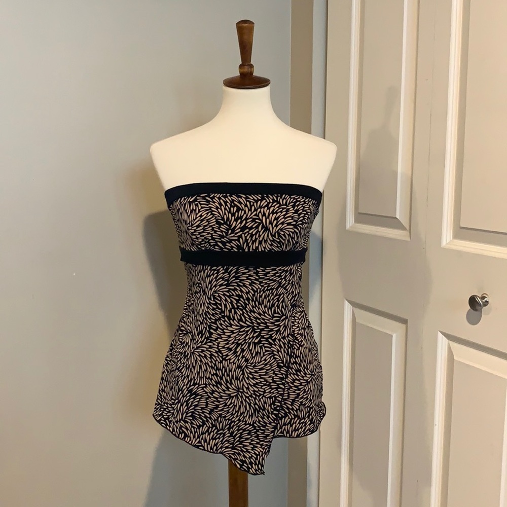 Sleeveless Asymmetrical Top with Tie in Back 🖤